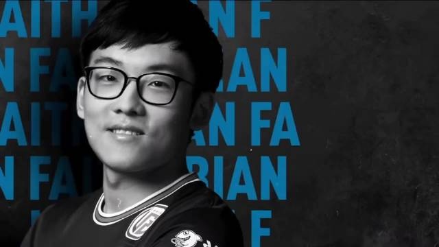 展现争夺冠 展现争夺冠